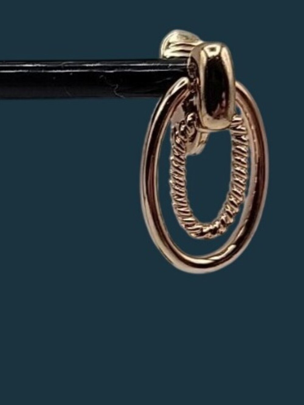 VTG TJG Door Knocker Hoops Clip-On Earrings Oval Gold-Tone Inner Twisted Circle